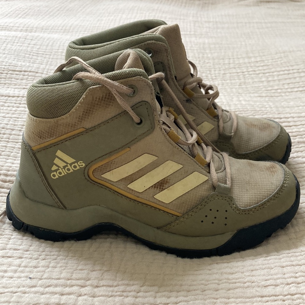 Adidas hiker boot - US size 2 (little/big kids).